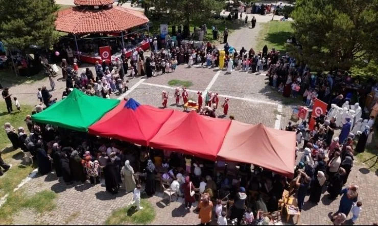 Mavi ve Kırmızı Modern Polis Haftası İg Hikayesi (850 x 455 piksel) (760 x 455 piksel) (10)